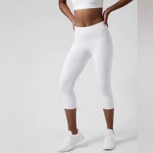 Athleta Ultimate Stash II Capri Leggings XS White Pockets Crop Athleisure Clean